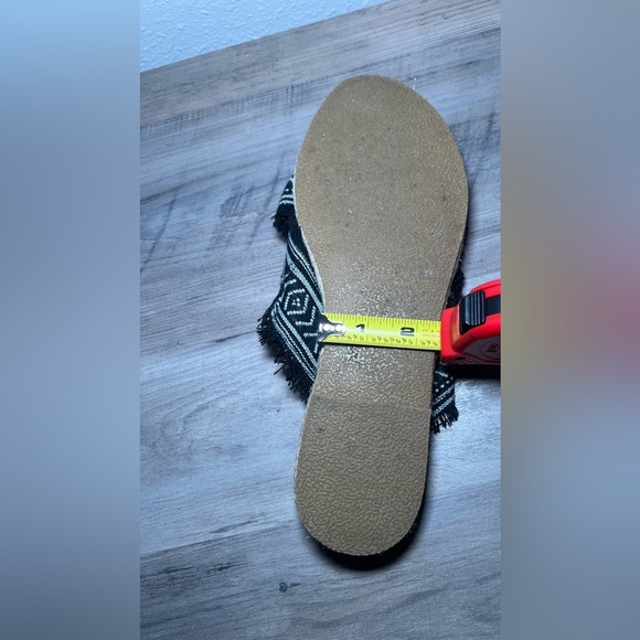 Minnetonka Women's Pepper Slip on Sandals,Black Frayed Crossband,Size 10? - Picture 10 of 13